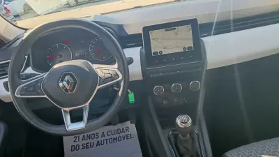 Renault Clio 2022 — foto 6 de 21
