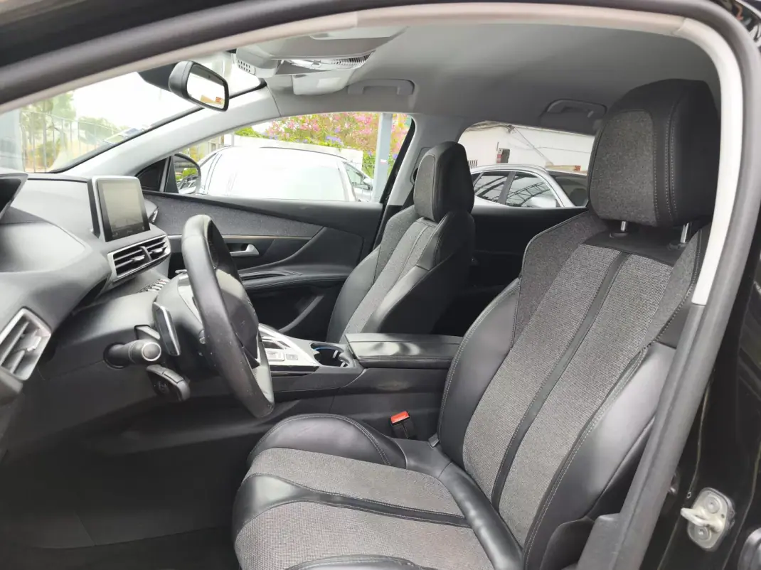 Peugeot 3008 2017 - 17900 EUR, 125000 km - 125000km - foto 7 de 10