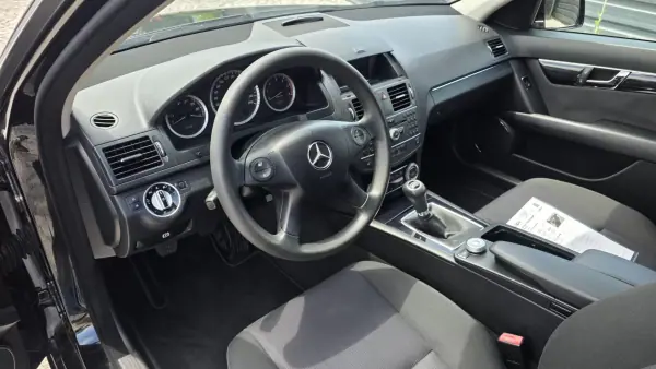 Mercedes-Benz C 200 2011 - 13890 EUR, 240000 km - AUTO.MOTO.pt - 240000km - foto 11 de 19