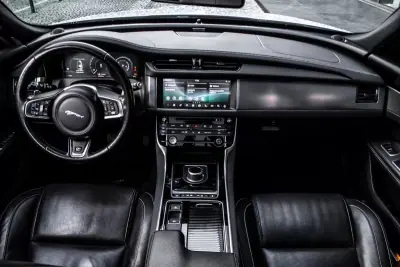 Jaguar XF Sportbrake 2019 - 23990 EUR, 147458 km - AUTO.MOTO.pt - 147458km - foto 38 de 47