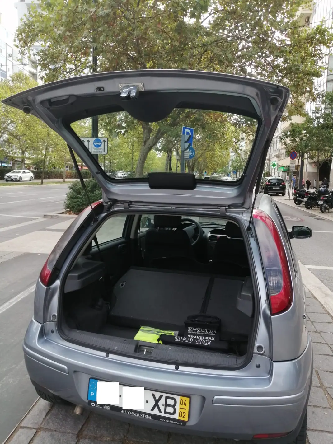 Opel Corsa 2004 - 3850 EUR, 285000 km - AUTO.MOTO.pt - 285000km - foto 5 de 18