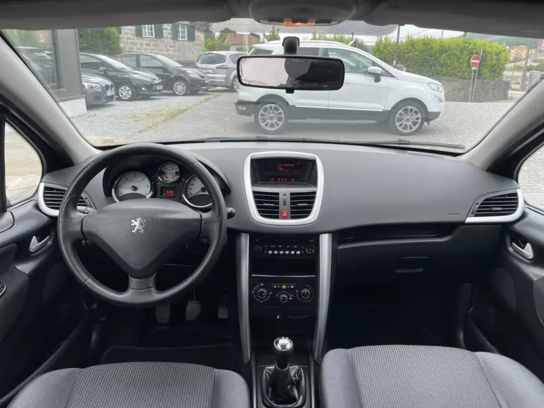 Peugeot 207 2011 - 5450 EUR, 211655 km - AUTO.MOTO.pt - 211655km - foto 10 de 24