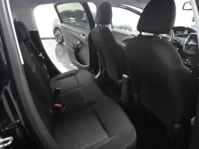 Peugeot 208 2018 - 8900 EUR, 82000 km - AUTO.MOTO.pt - 82000km - foto 14 de 23