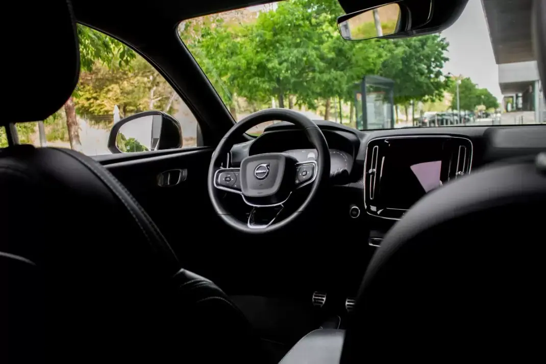 Volvo XC 40 2022 - 25750 EUR, 65156 km - AUTO.MOTO.pt - 65156km - foto 28 de 35