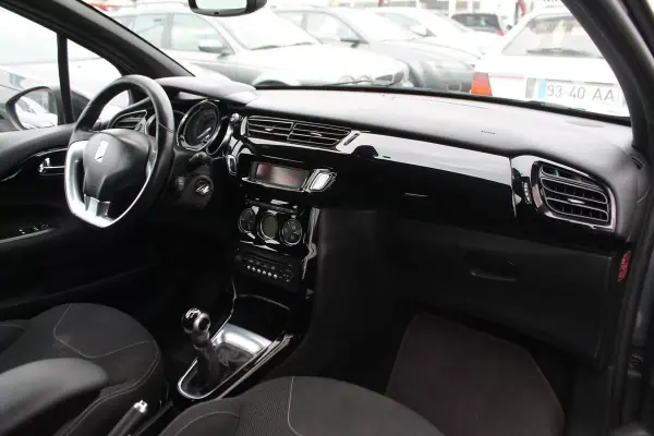 Citroën DS3 2010 - 8500 EUR, 202000 km - AUTO.MOTO.pt - 202000km - foto 10 de 16