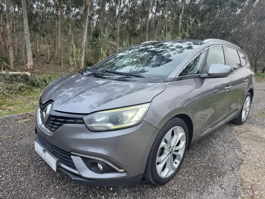 Renault Grand Scénic 2017 - 12750 EUR, 320000 km - AUTO.MOTO.pt - 320000km - foto 10 de 40