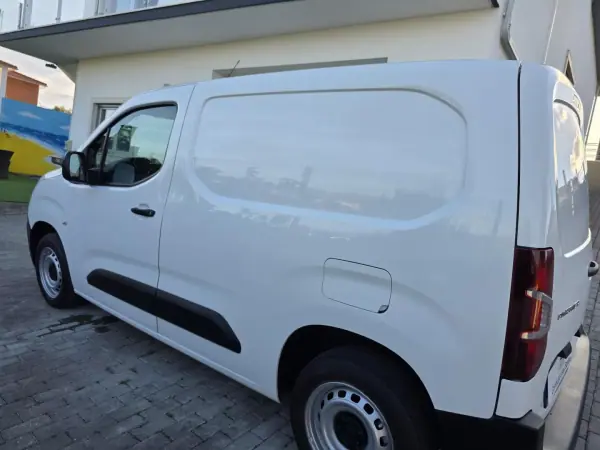 Peugeot Partner 2019 - 13990 EUR, 73560 km - AUTO.MOTO.pt - 73560km - foto 33 de 52