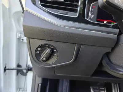Volkswagen Polo 2018 - 24490 EUR, 59000 km - AUTO.MOTO.pt - 59000km - foto 27 de 50