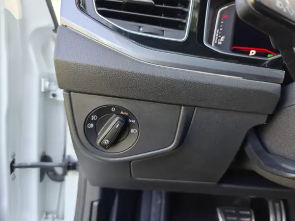 Volkswagen Polo 2018 - 23990 EUR, 59000 km - AUTO.MOTO.pt - 59000km - foto 27 de 50