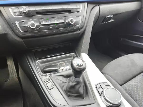 BMW 318 2015 - 15900 EUR, 226000 km - AUTO.MOTO.pt - 226000km - foto 12 de 12