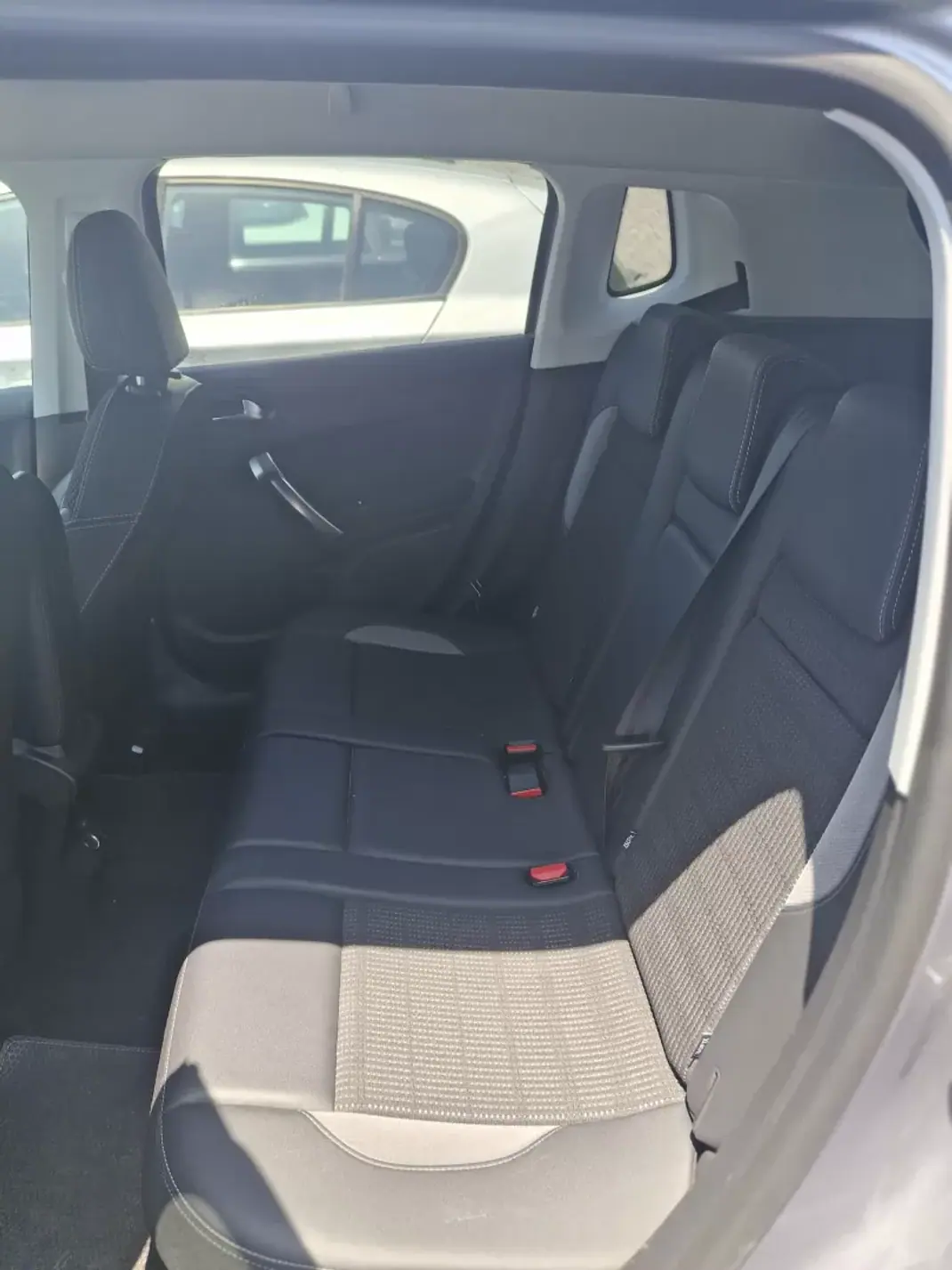 Peugeot 2008 2019 - 14950 EUR, 130100 km - AUTO.MOTO.pt - 130100km - foto 8 de 15