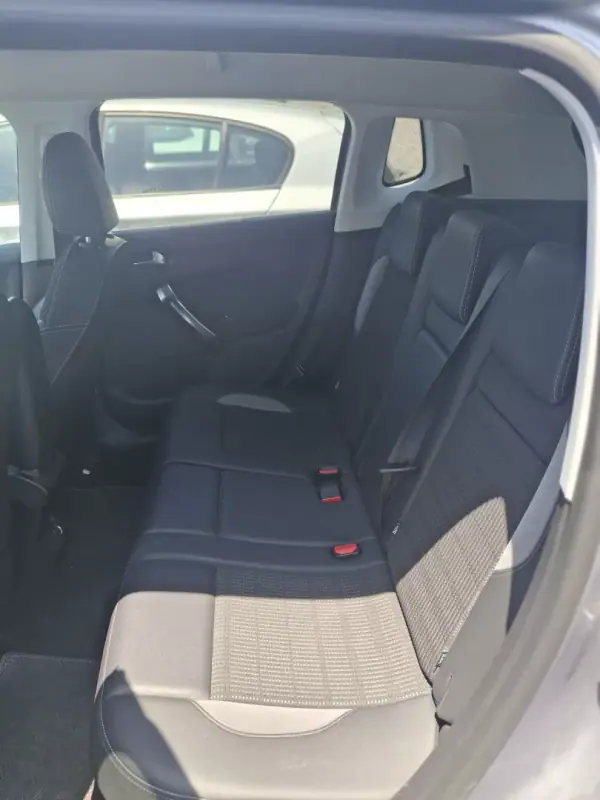 Peugeot 2008 2019 - 14950 EUR, 130100 km - AUTO.MOTO.pt - 130100km - foto 8 de 15