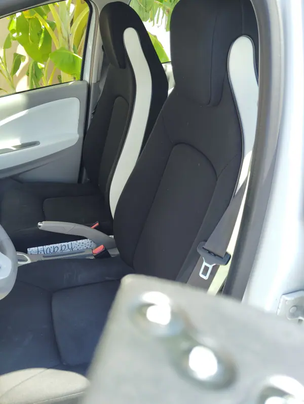 Renault Zoe 2018 - 9000 EUR, 135000 km - AUTO.MOTO.pt - 135000km - foto 4 de 6
