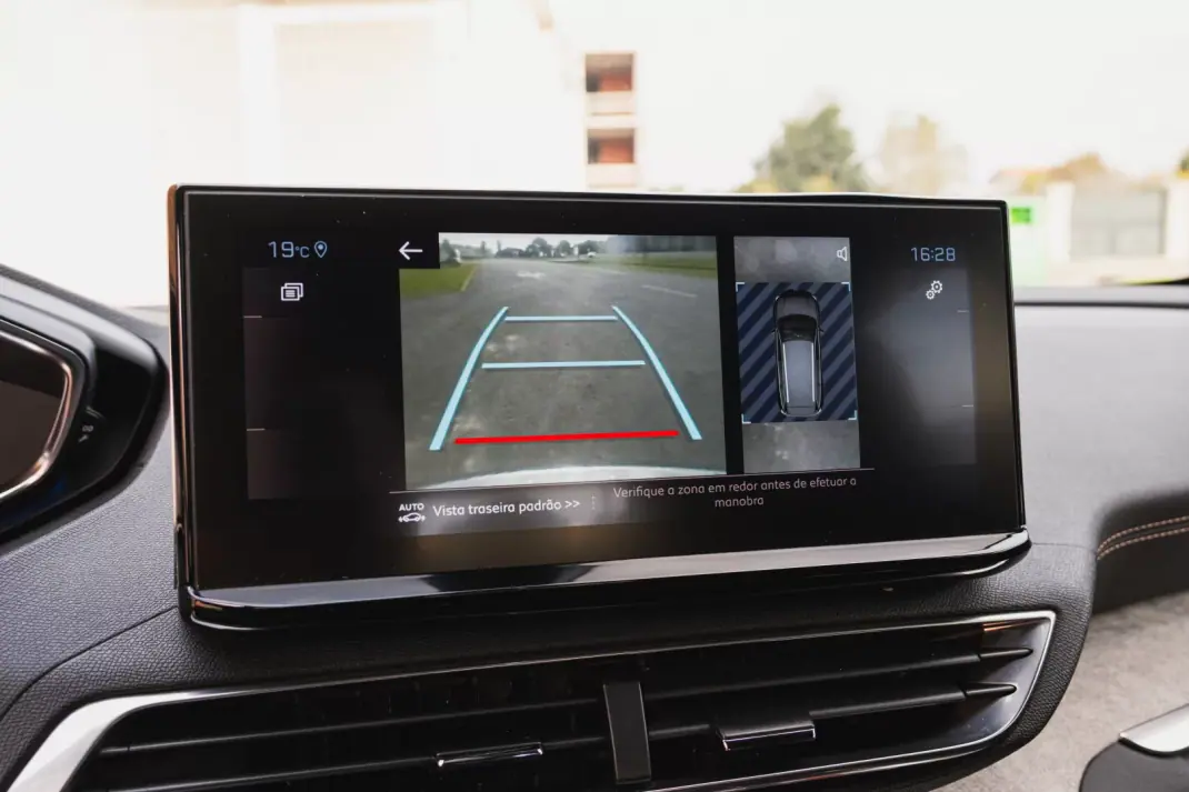 Peugeot 5008 2021 - 24000 EUR, 128300 km - AUTO.MOTO.pt - 128300km - foto 14 de 23