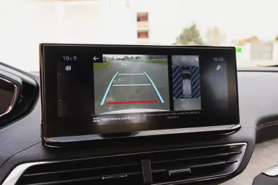 Peugeot 5008 2021 - 24000 EUR, 128300 km - AUTO.MOTO.pt - 128300km - foto 14 de 23