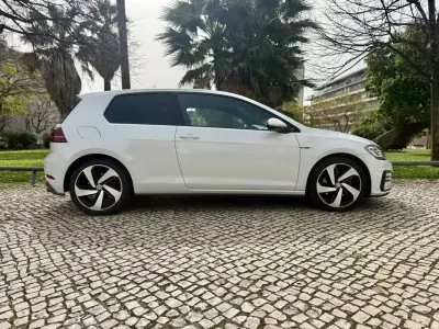 Volkswagen Golf 2017 - 23990 EUR, 87650 km - AUTO.MOTO.pt - 87650km - foto 9 de 38