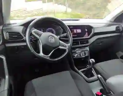 Volkswagen T-Cross 2019 - 16250 EUR, 147000 km - AUTO.MOTO.pt - 147000km - foto 6 de 13