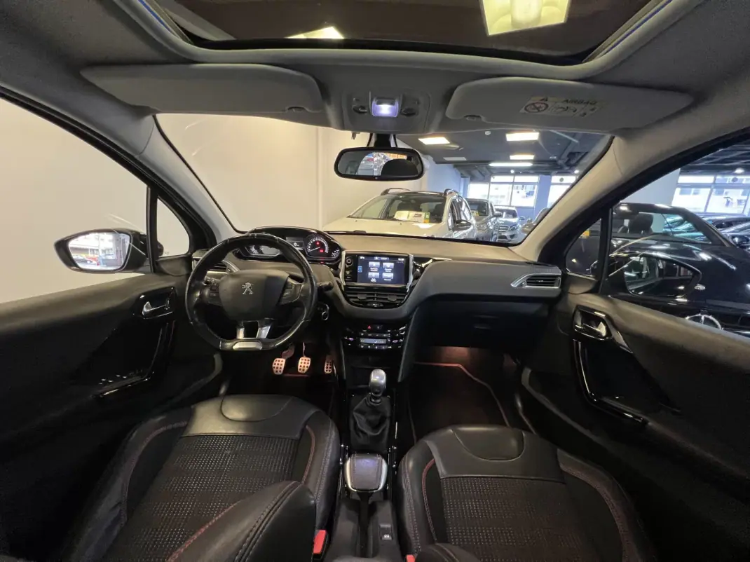 Peugeot 2008 2017 - 9990 EUR, 110000 km - AUTO.MOTO.pt - 110000km - foto 3 de 47