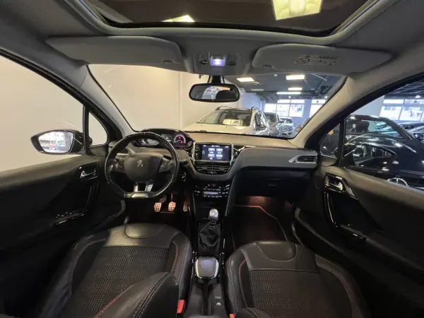 Peugeot 2008 2017 - 9990 EUR, 110000 km - AUTO.MOTO.pt - 110000km - foto 3 de 47