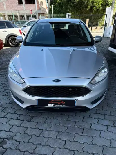 Ford Focus 2018 - 13900 EUR, 114000 km - AUTO.MOTO.pt - 114000km - foto 4 de 16