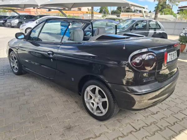 Renault Mégane Cabrio 2002 - 3500 EUR, 140000 km - AUTO.MOTO.pt - 140000km - foto 4 de 9