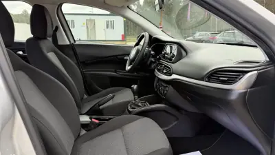 Fiat Tipo Station Wagon 2019 - 12750 EUR, 75000 km - AUTO.MOTO.pt - 75000km - foto 11 de 32