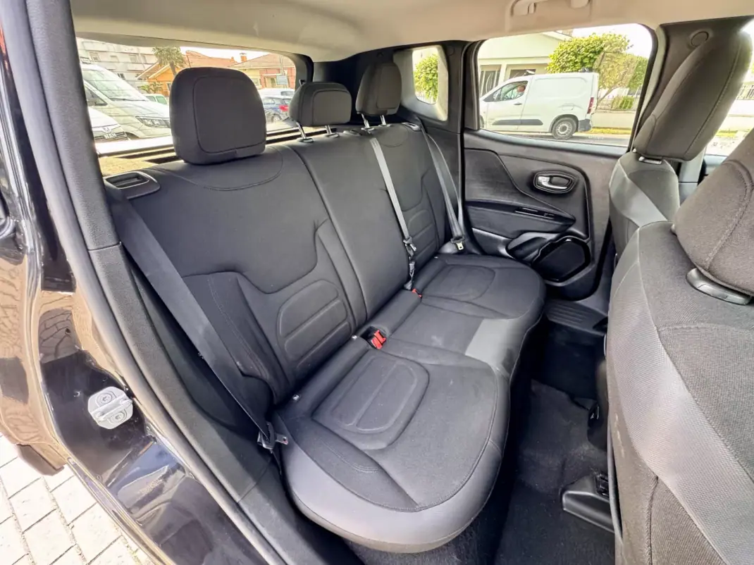 Jeep Renegade 2016 - 15500 EUR, 138000 km - AUTO.MOTO.pt - 138000km - foto 19 de 22