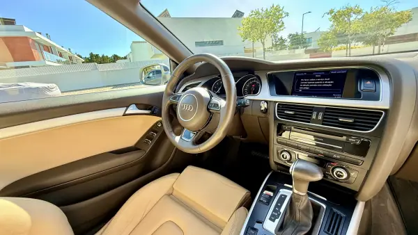 Audi A5 Cabrio 2015 - 23900 EUR, 128555 km - AUTO.MOTO.pt - 128555km - foto 24 de 61