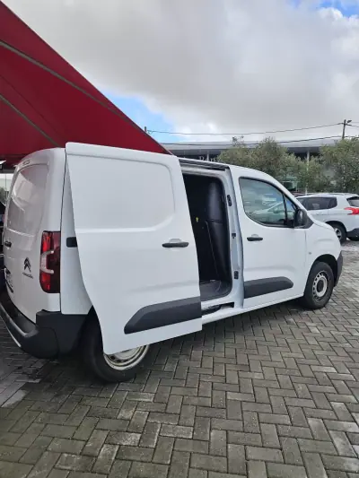 Citroën BERLINGO 1.5 BlueHDi 100 S&S Club M 2021 - 15300 EUR, 100480 km - AUTO.MOTO.pt - 100480km - foto 7 de 14