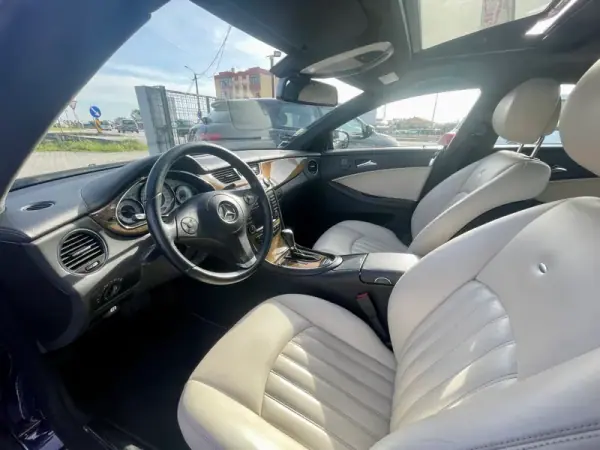 Mercedes-Benz CLS 320 2009 - 19750 EUR, 106262 km - AUTO.MOTO.pt - 106262km - foto 10 de 30