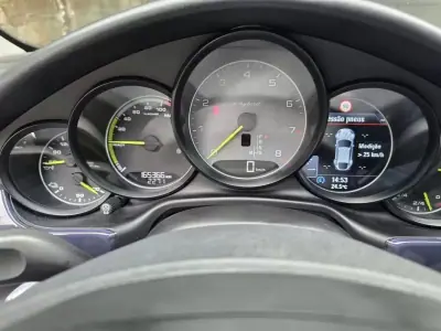 Porsche Panamera 2015 - 38499 EUR, 165000 km - AUTO.MOTO.pt - 165000km - foto 28 de 39