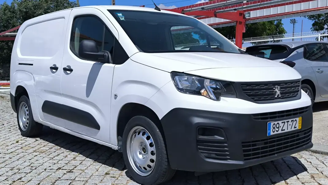 Peugeot 2020 - 13950 EUR, 107308 km - AUTO.MOTO.pt - 107308km - foto 3 de 8