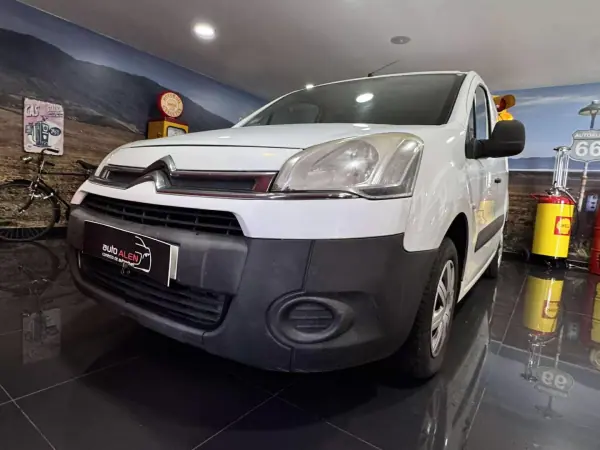 Citroën BERLINGO 3 LUGARES 2014 - 8450 EUR, 263000 km - AUTO.MOTO.pt - 263000km - foto 2 de 11