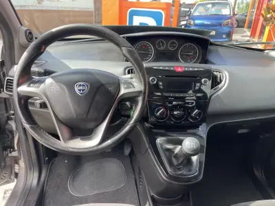 Lancia Ypsilon 2011 - 5950 EUR, 184167 km - 184167km - foto 10 de 12