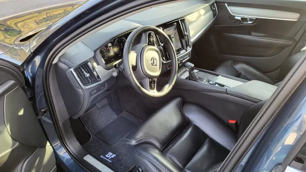 Volvo S90 2017 - 16900 EUR, 292100 km - 292100km - foto 6 de 44
