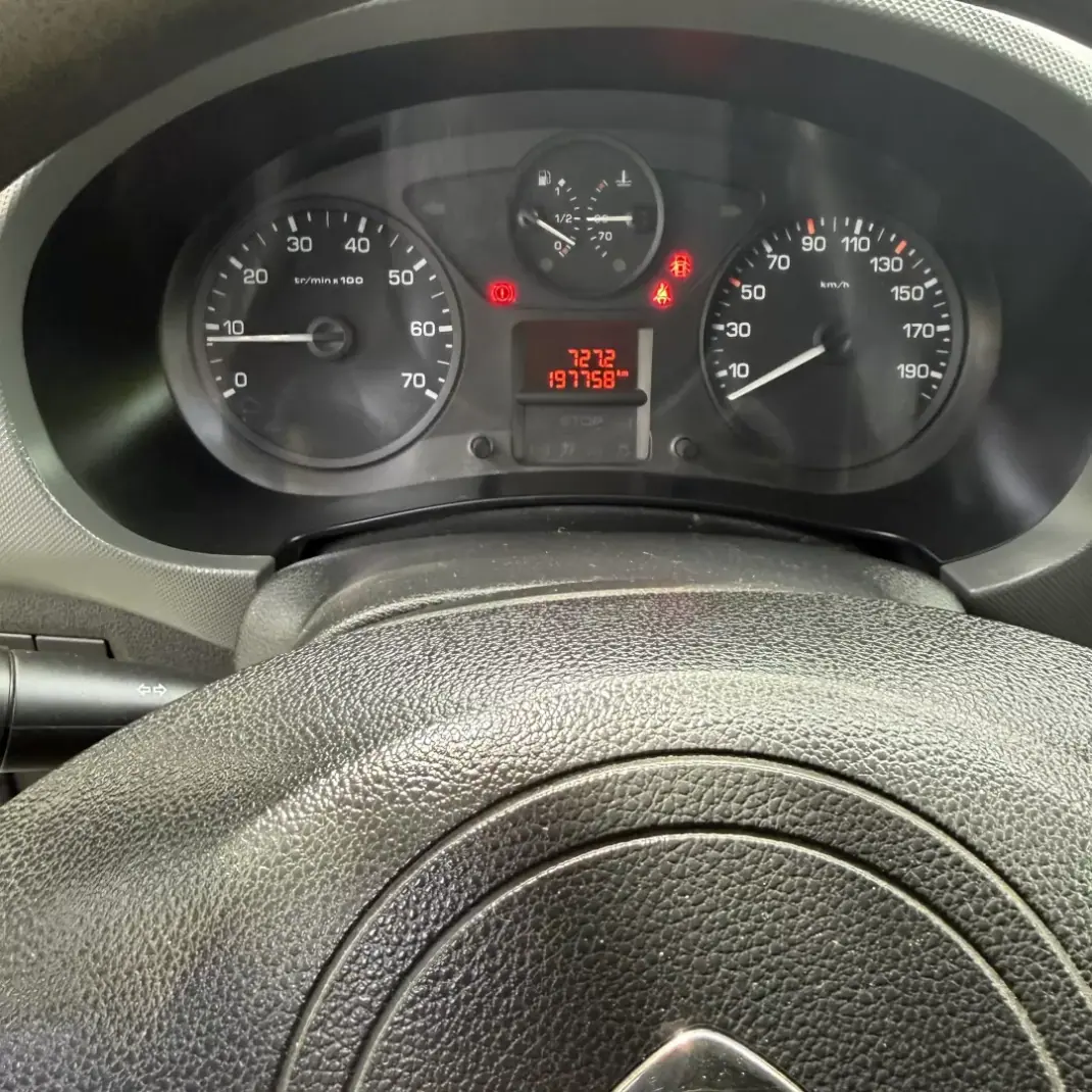 Citroën BERLINGO 1.6 HDI 600 C/AC 2018 - 10990 EUR, 190000 km - AUTO.MOTO.pt - 190000km - foto 7 de 15