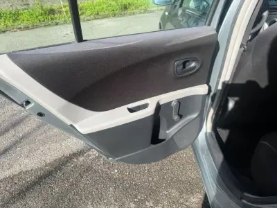 Toyota Yaris 2006 - 5650 EUR, 162000 km - AUTO.MOTO.pt - 162000km - foto 12 de 23