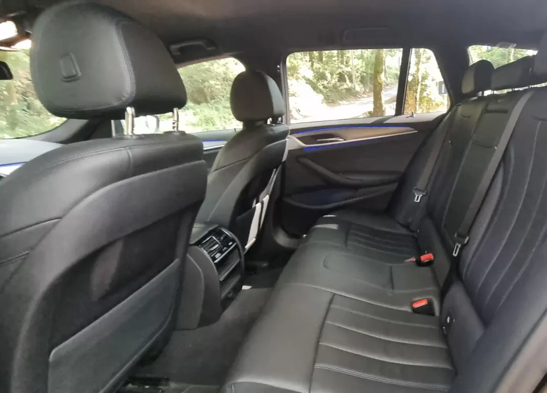 BMW 520 2019 - 31750 EUR, 130000 km - AUTO.MOTO.pt - 130000km - foto 17 de 25