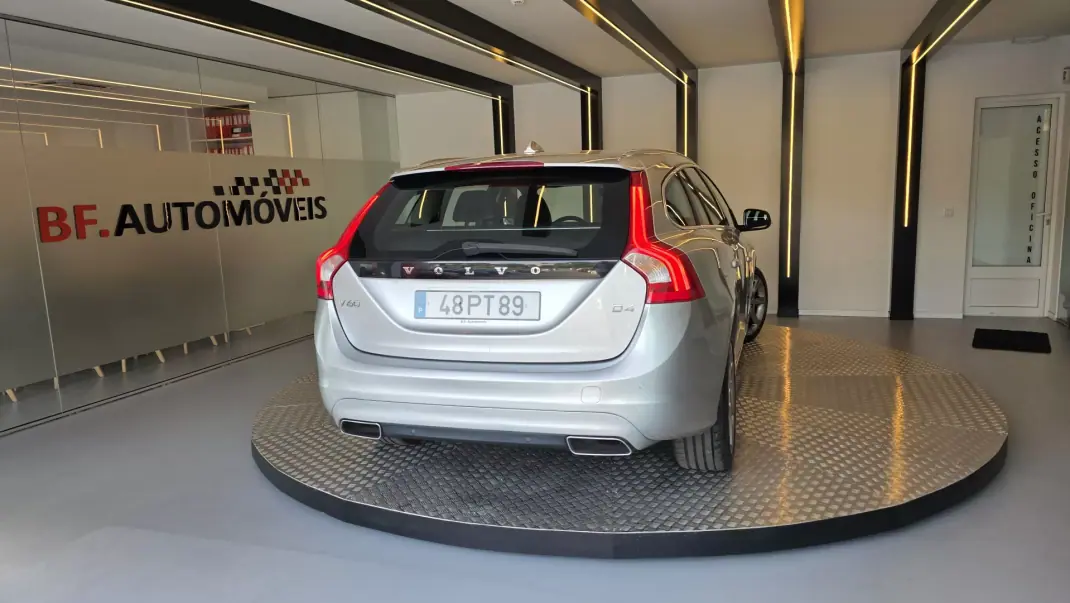 Volvo V60 2015 - 11900 EUR, 314478 km - AUTO.MOTO.pt - 314478km - foto 18 de 60