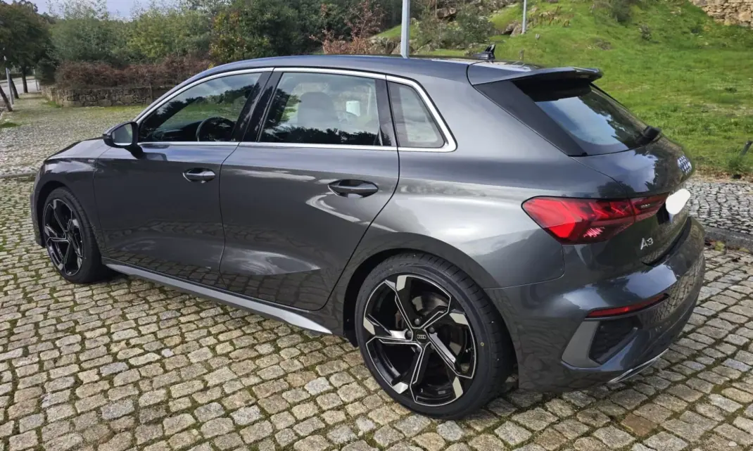 Audi A3 Sportback 2021 - 21500 EUR, 249000 km - AUTO.MOTO.pt - 249000km - foto 4 de 17