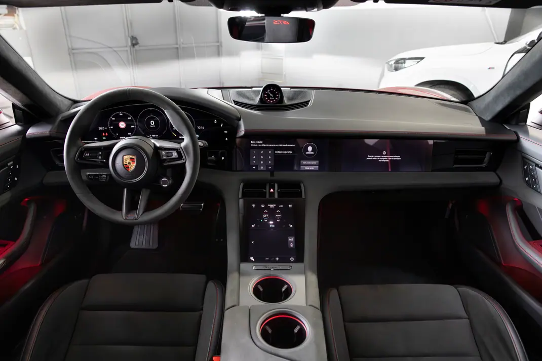 Porsche Taycan Sport Turismo 2023 - 101400 EUR, 46000 km - AUTO.MOTO.pt - 46000km - foto 10 de 12