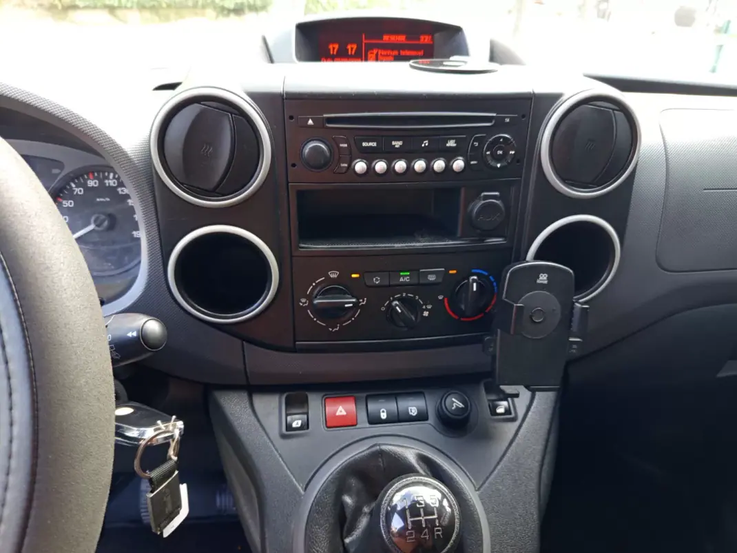 Citroën 2016 - 8990 EUR, 219055 km - AUTO.MOTO.pt - 219055km - foto 8 de 9