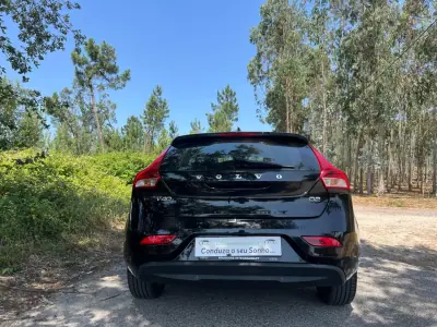 Volvo V40 2017 - 15900 EUR, 120000 km - AUTO.MOTO.pt - 120000km - foto 2 de 39