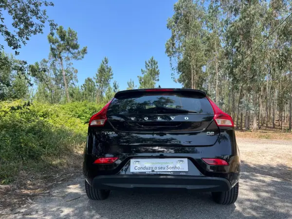 Volvo V40 2017 - 15900 EUR, 120000 km - AUTO.MOTO.pt - 120000km - foto 2 de 39