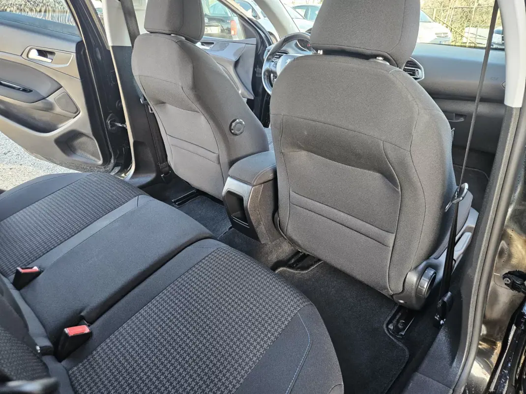 Peugeot 308 SW 2019 - 13800 EUR, 77780 km - AUTO.MOTO.pt - 77780km - foto 19 de 44