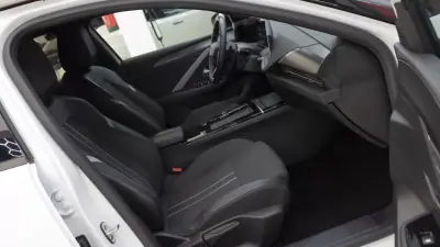 Opel Astra 2025 - 24350 EUR, 26000 km - AUTO.MOTO.pt - 26000km - foto 13 de 38