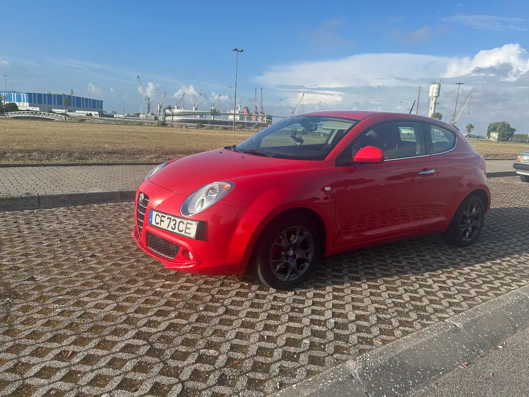 Alfa Romeo MiTo 2010 - 6950 EUR, 170000 km - AUTO.MOTO.pt - 170000km - foto 9 de 10