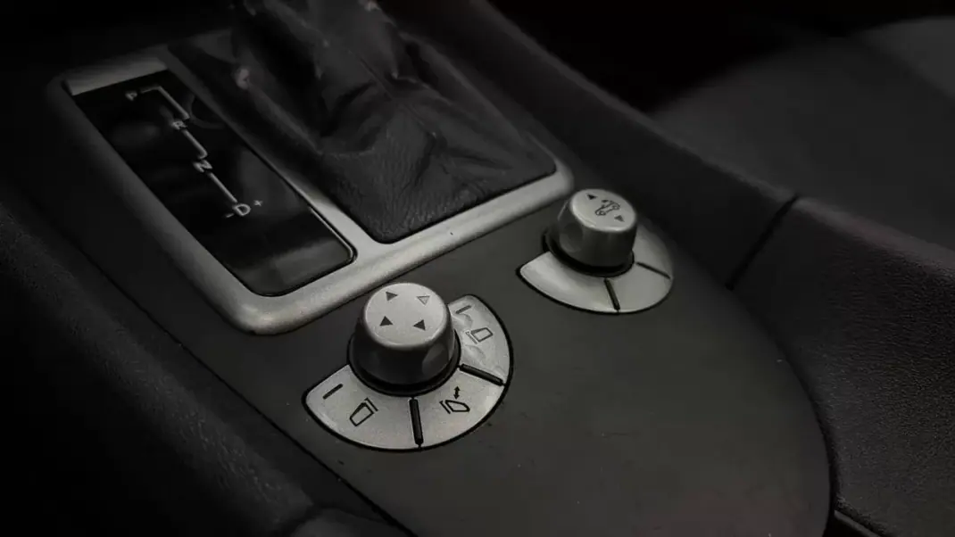 Mercedes-Benz SLK 200 2004 - 13990 EUR, 167477 km - AUTO.MOTO.pt - 167477km - foto 21 de 24