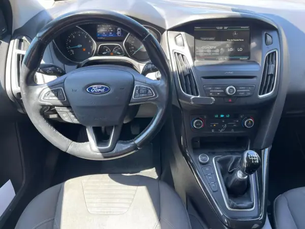 Ford Focus 2015 - 8900 EUR, 137000 km - AUTO.MOTO.pt - 137000km - foto 7 de 13