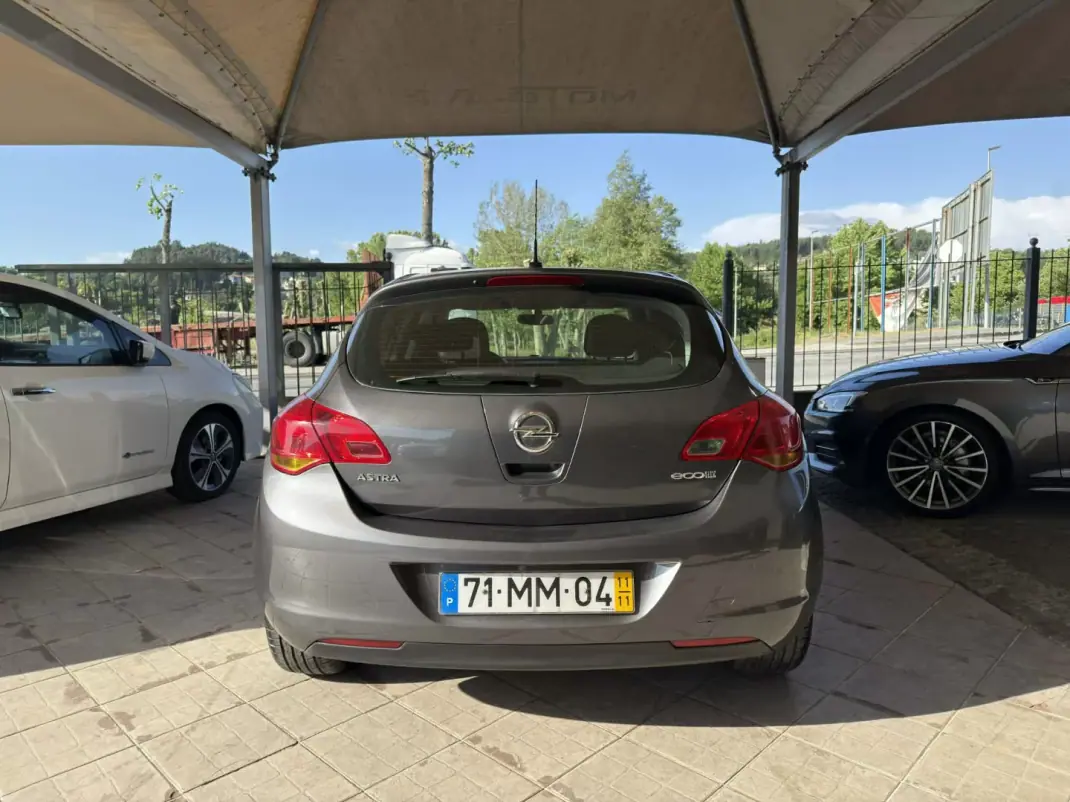 Opel Astra 2011 - 6450 EUR, 250730 km - AUTO.MOTO.pt - 250730km - foto 7 de 26